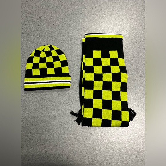 Rugrats Cheerful REX Holiday Knit Sweater w/ Scarf & Hat  Size Medium/Large - Picture 4 of 9